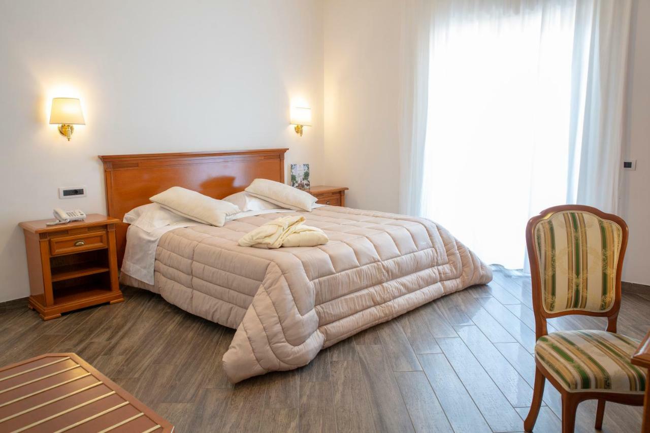 פימונטה Villa Donna Carmela מראה חיצוני תמונה