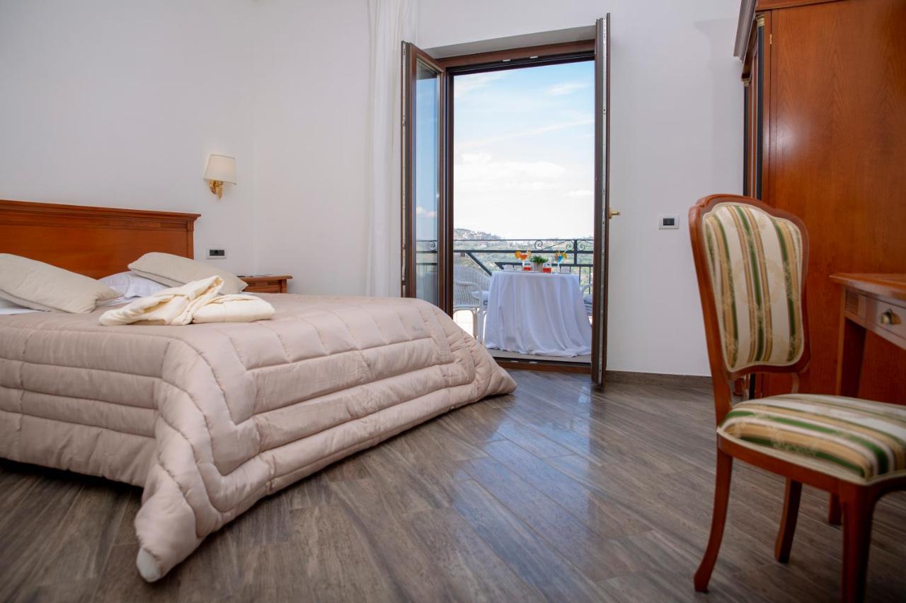 פימונטה Villa Donna Carmela מראה חיצוני תמונה